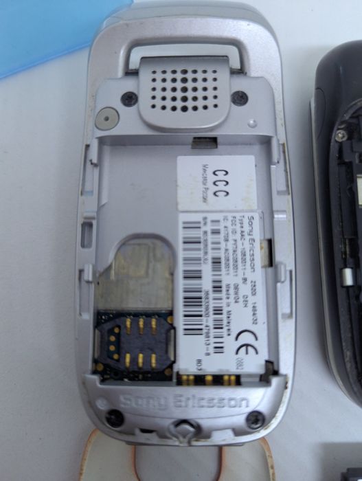 Продам мобільний Sony Z320i/Z310i.