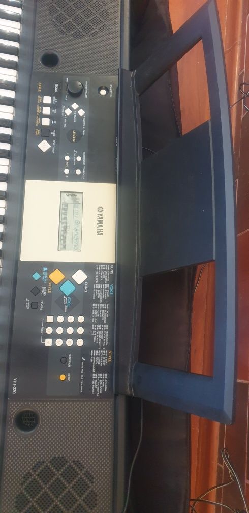 Yamaha + pedał + zasilacz+ stojak synte