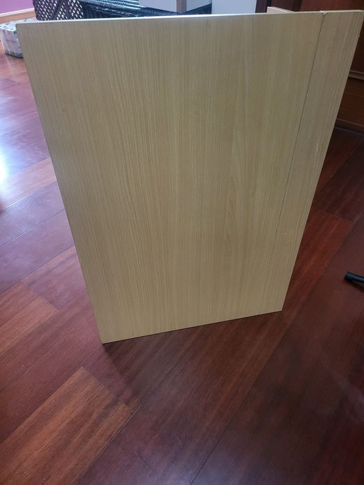 Mesa de madeira para fixação em parede. Excelente