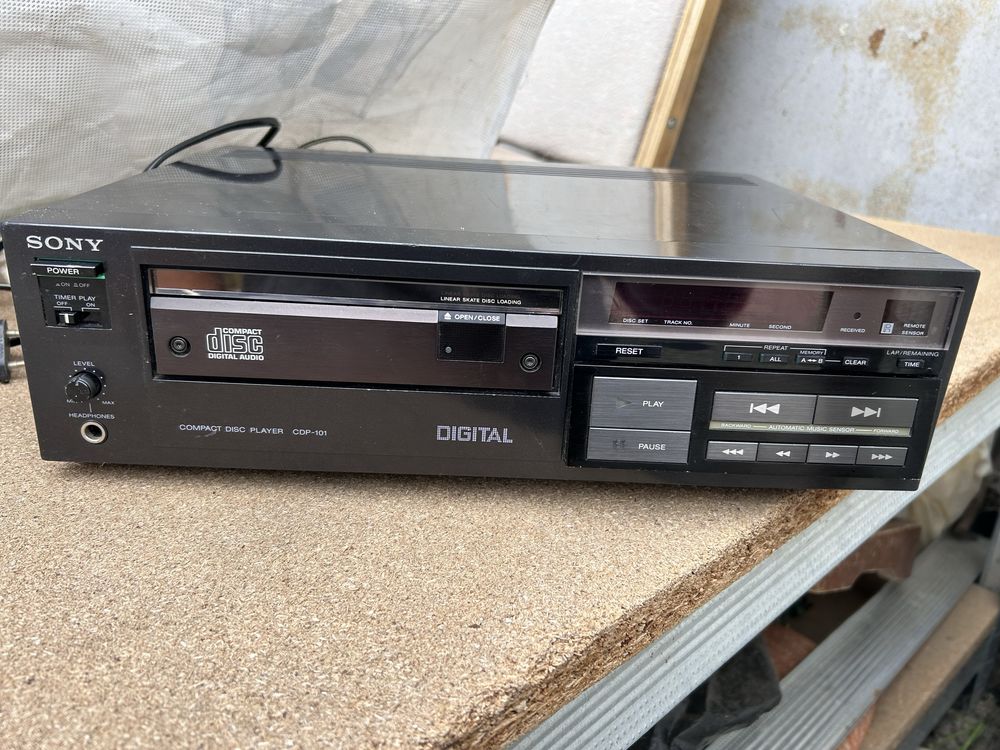 Перший програвач Sony CDP-101 на CD