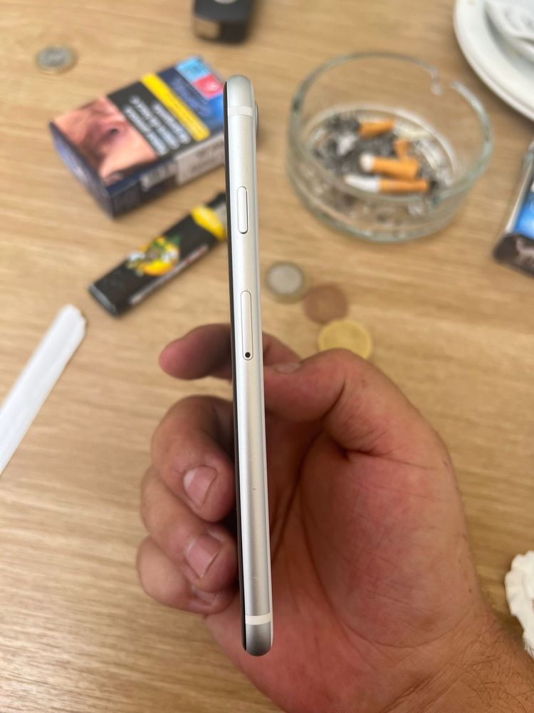 Iphone SE 2020 inpecavel sem marcas de uso