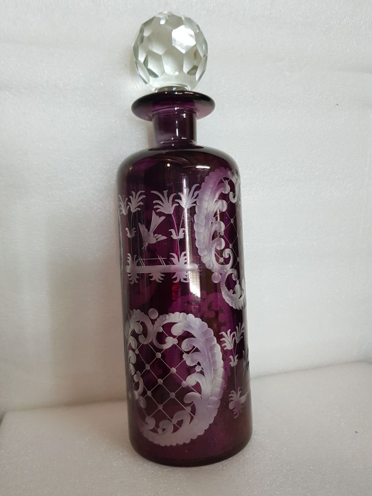 Garrafa em cristal bicolor, lapidado, com rolha facetada, Portuguesa