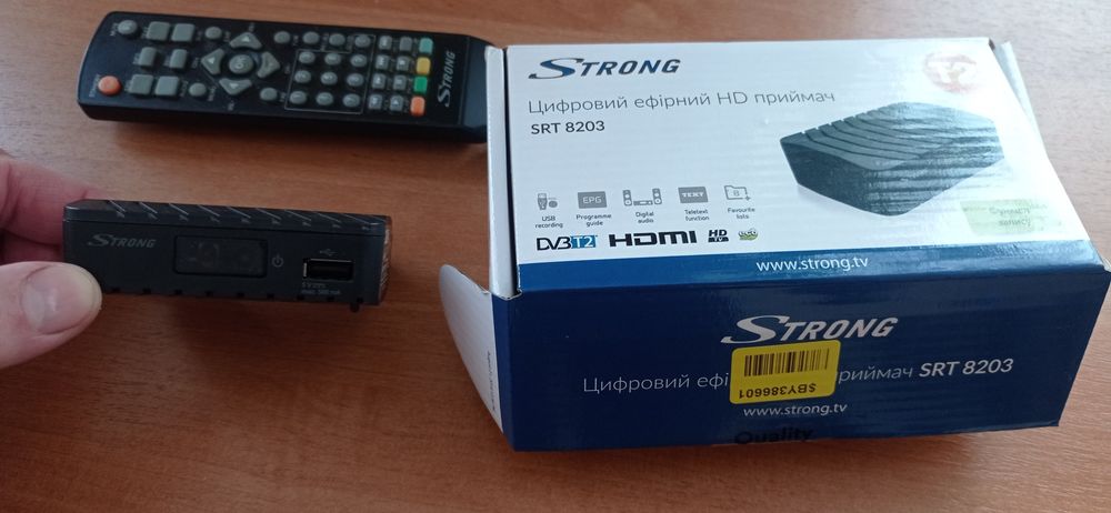 Цифровой эфирный тюнер Т2 Strong SRT 8503