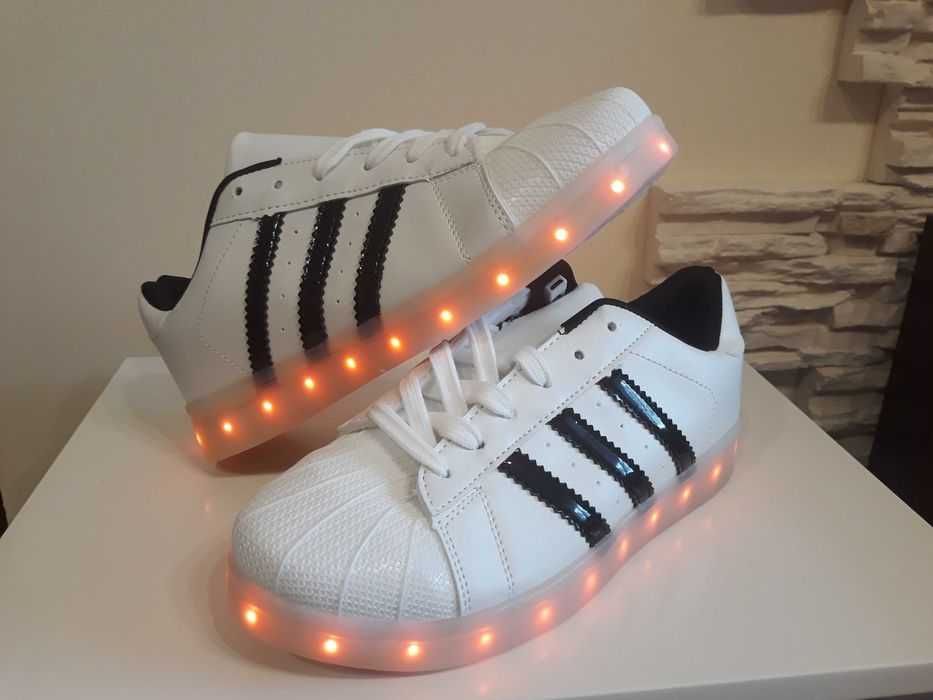 Buty z podświetlaną podeszwą LED rozm.36 (dł.wkł.22,5cm)