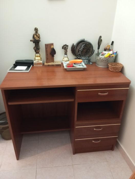Secretaria com gavetas
