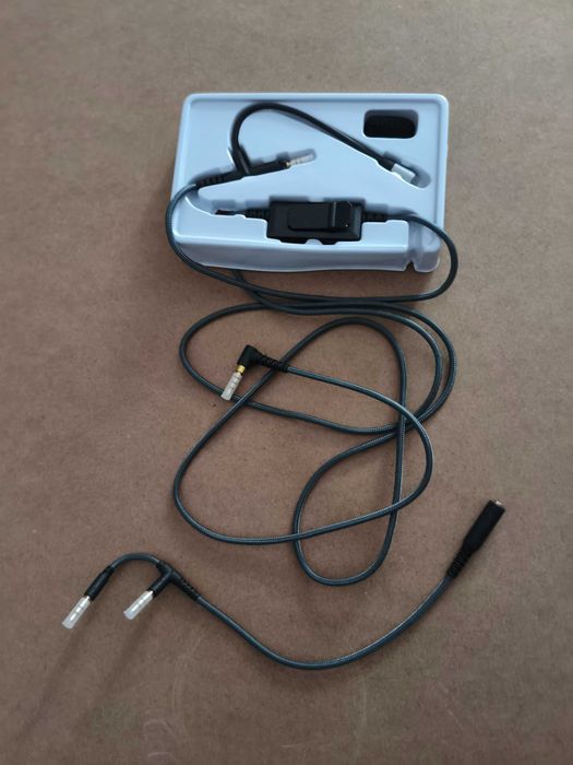 Kabel audio z mikrofonem i pilotem do słuchawek 3.5 mm