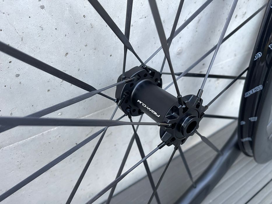 Koła karbonowe carbon szosowe PRO-WAY HYPER 50 1360g szprychy CARBON