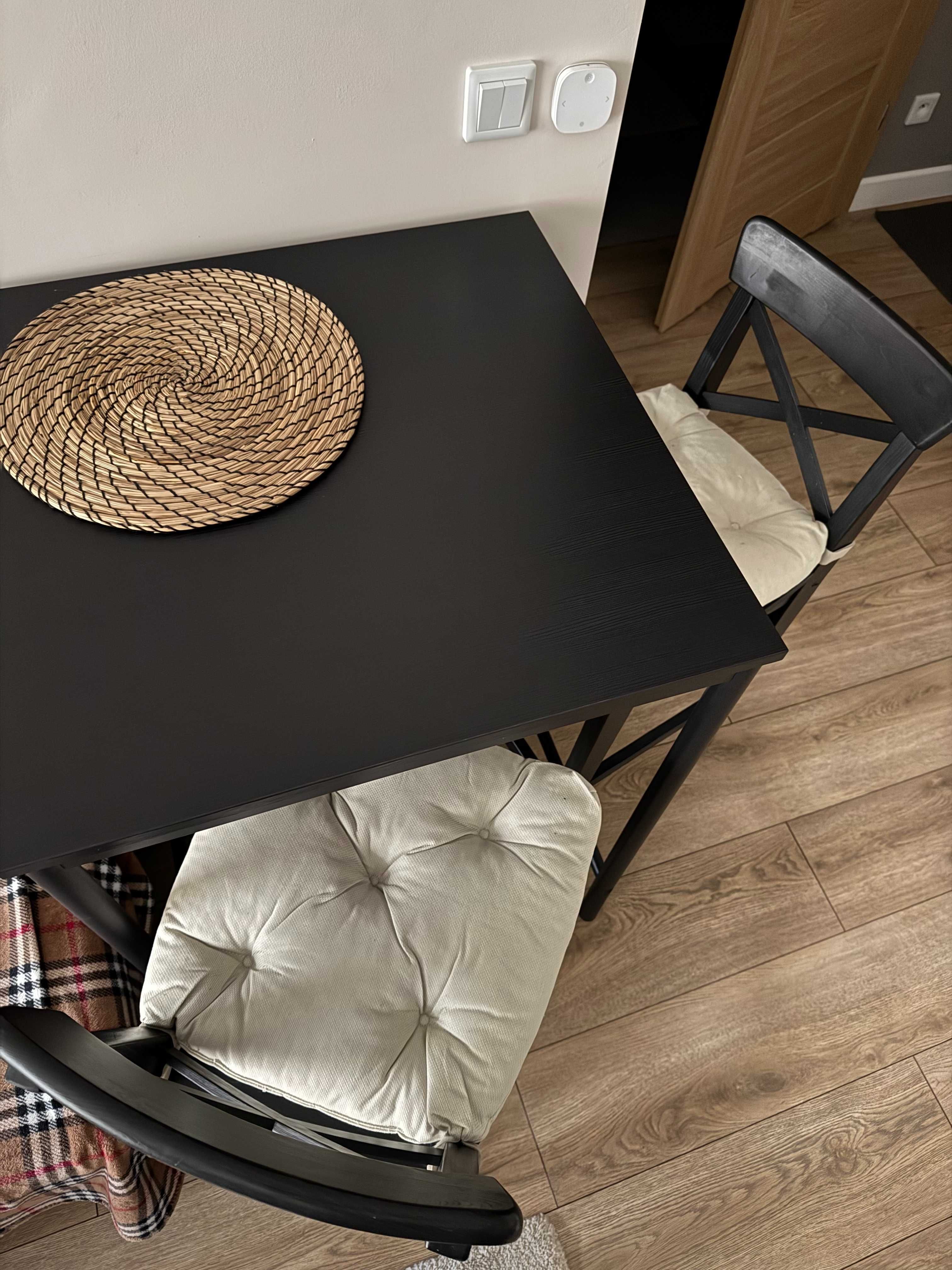 Stół czarny SANDSBERG z krzesłami INGOLF IKEA
