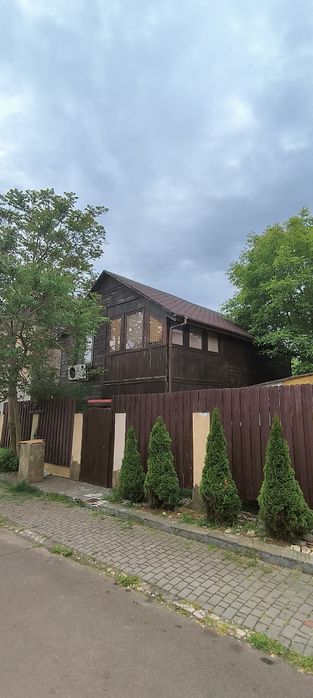 Сдам двухэтажный дом сруб с беседкой в Совиньоне для мероприятий