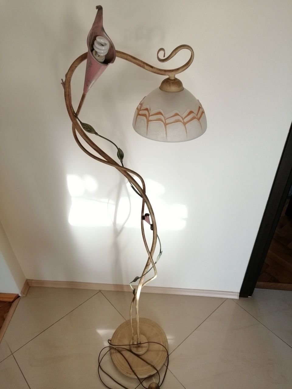 Żyrandol i lampa stojąca. Model Kalia.