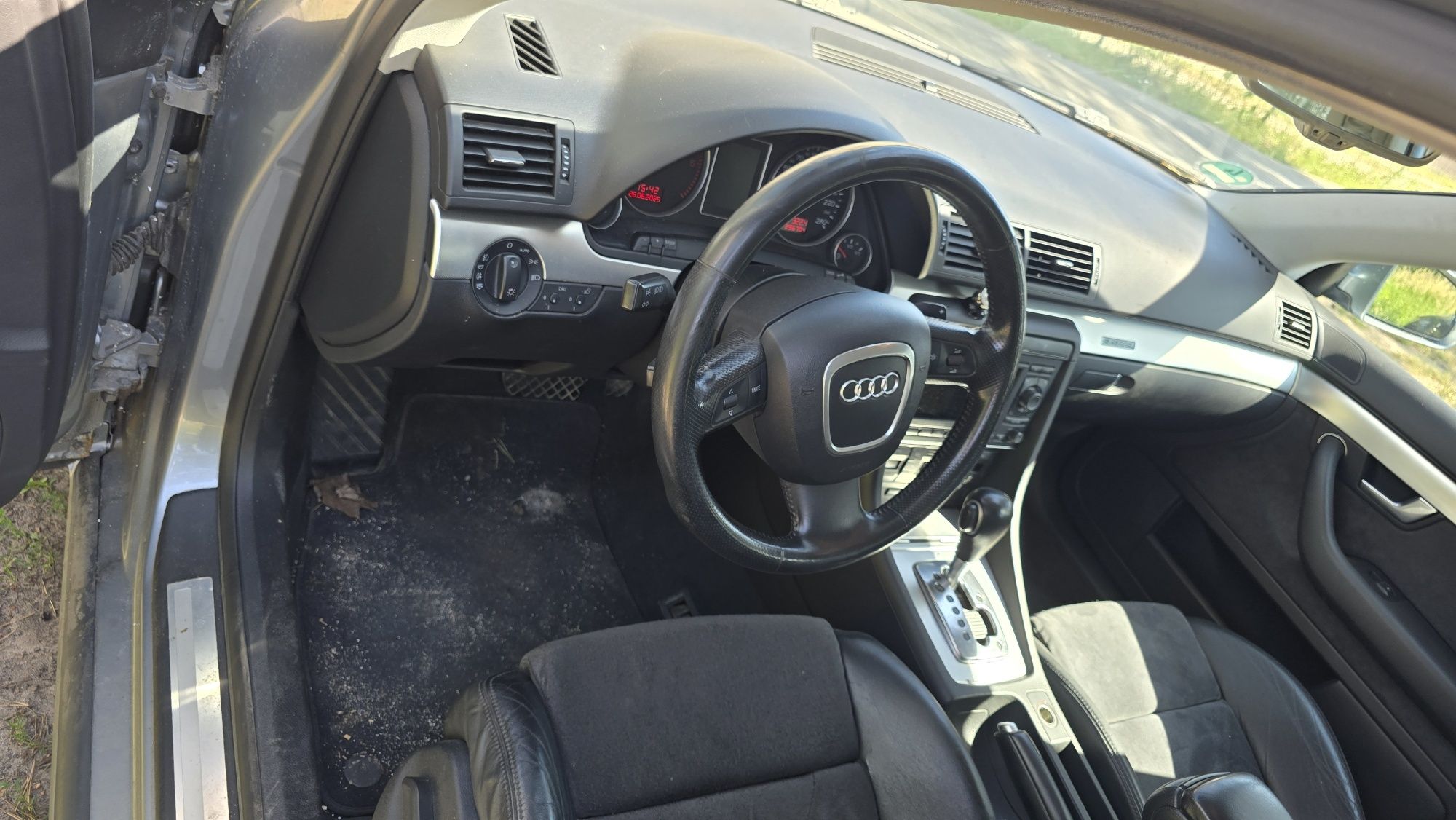 Przód Audi A4 B7 LY7G xenon Europa