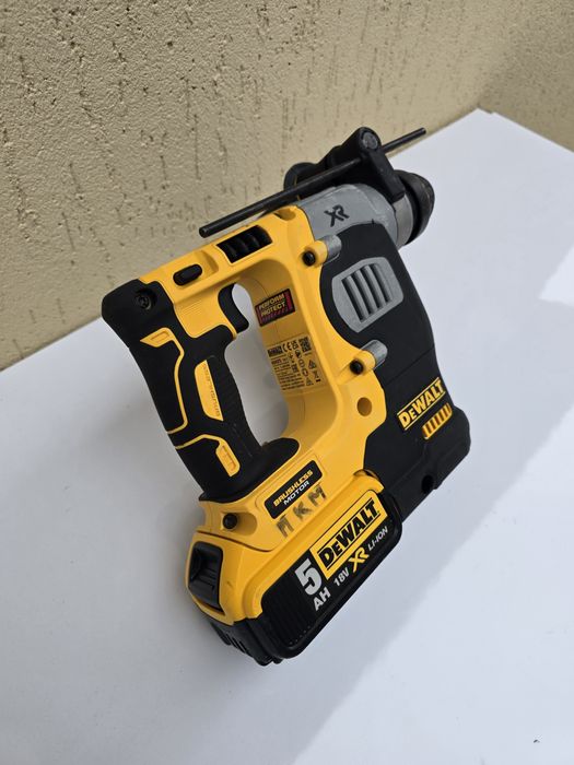 Перфоратор Dewalt DCH273