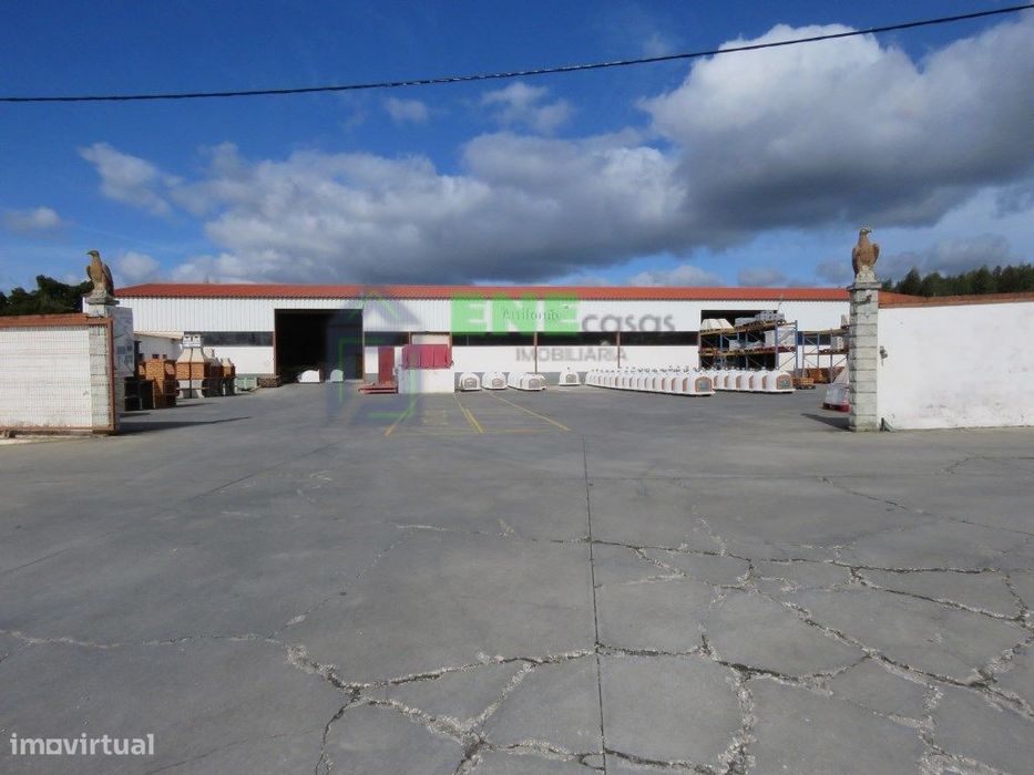 Armazéns Industriais em Maxial