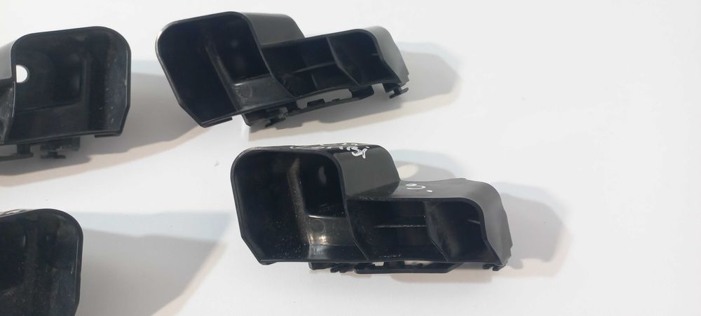 Toyota Corolla E21 kombi Suzuki Swace ślizg lampy tylny lewy prawy