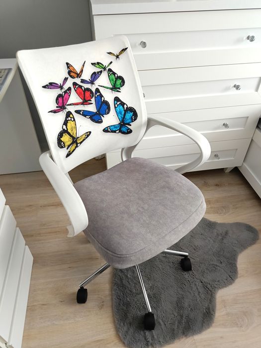 Fotel na kółkach do pokoju dziecięcego