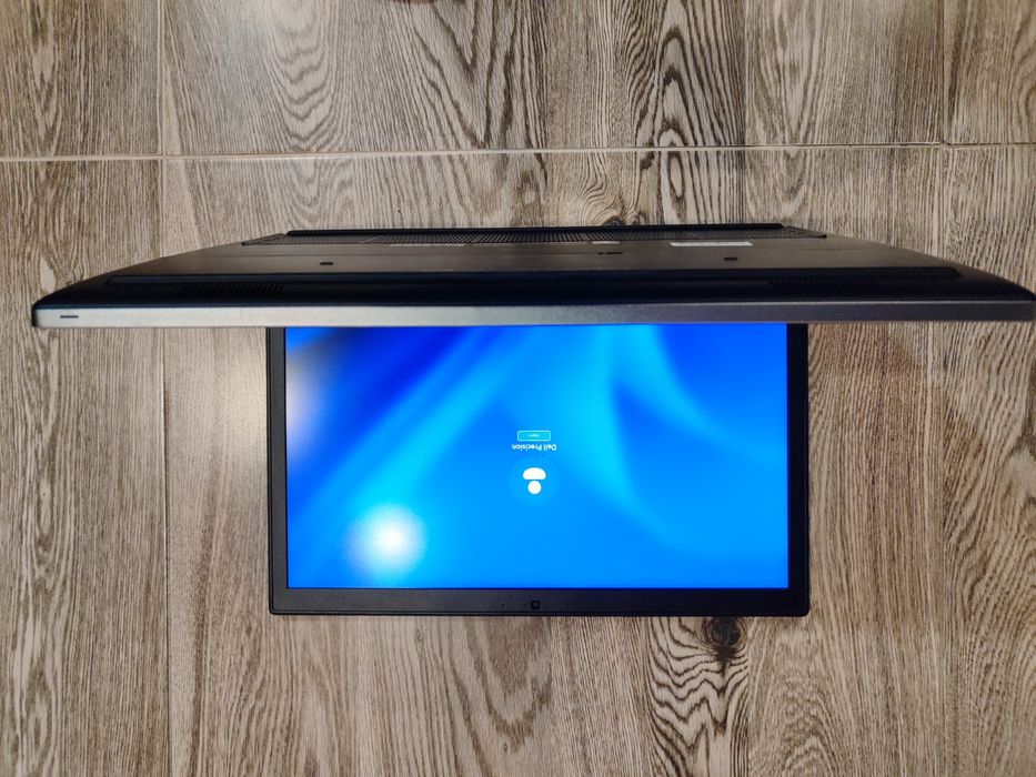 Dell Precision 7730 Xeon p4200