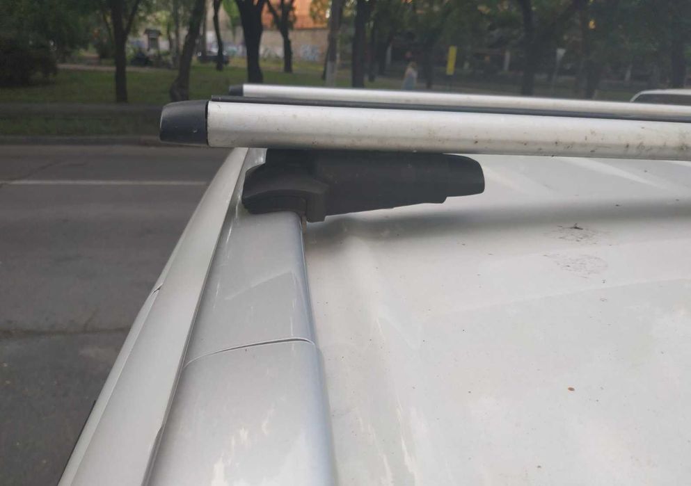 Нові Поперечні дуги B 47 G 39 на дах Mitsubishi Outlander.