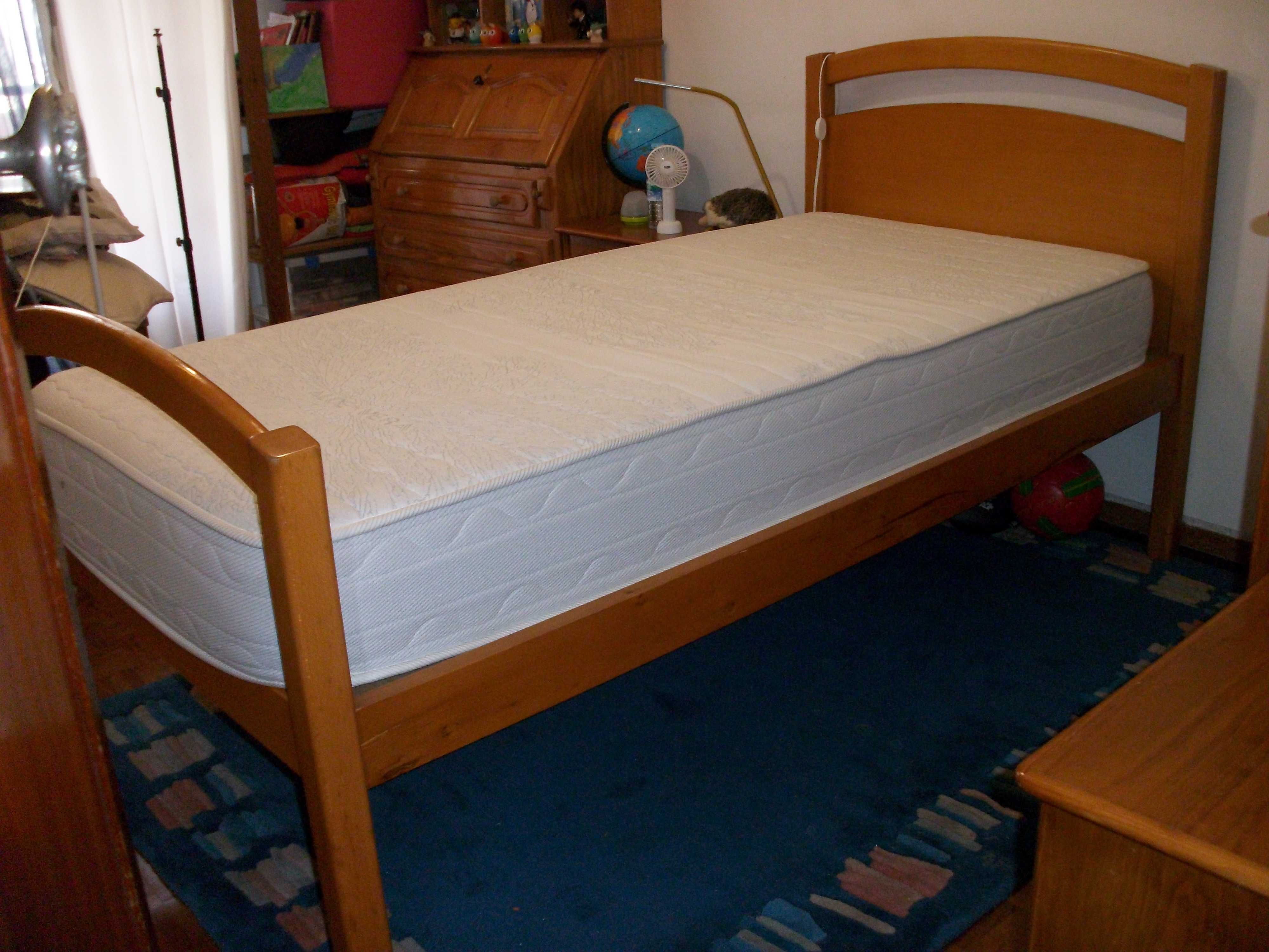 Cama Solteiro em Pinho 186cm x 90cm