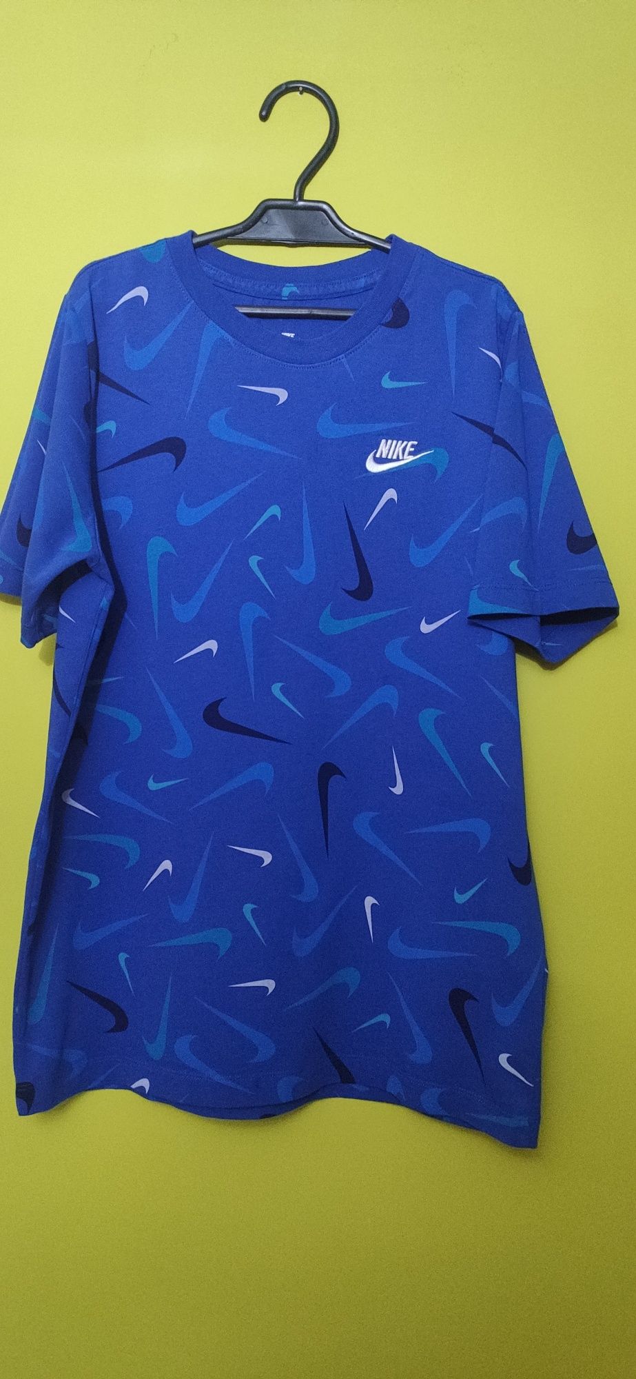 Koszulka firmy Nike tee  z IT Nike z  bawełny