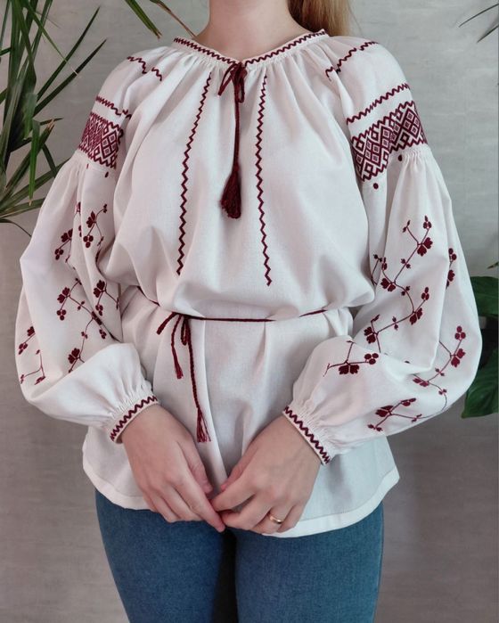 Вишиванка жіноча, вишита сорочка, уставкова сорочка з пухликами
