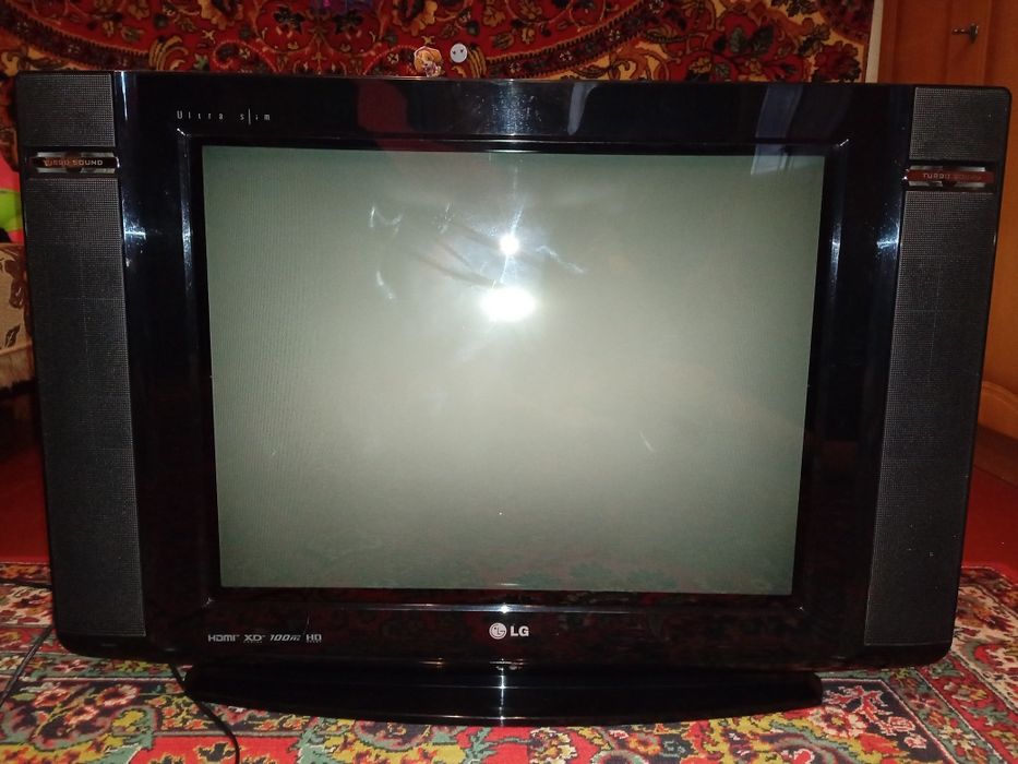 Телевізр LG в робочому стані