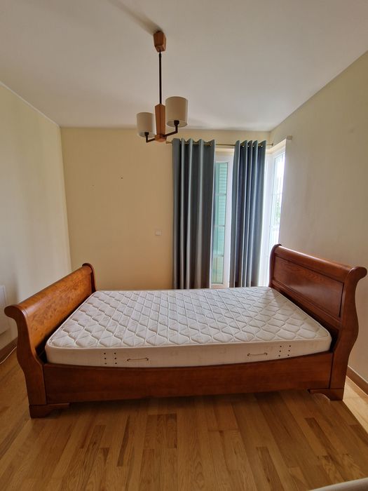 Cama individual em madeira maciça