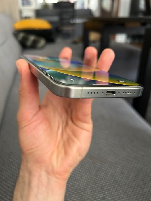 iPhone 15 pro Max como novo