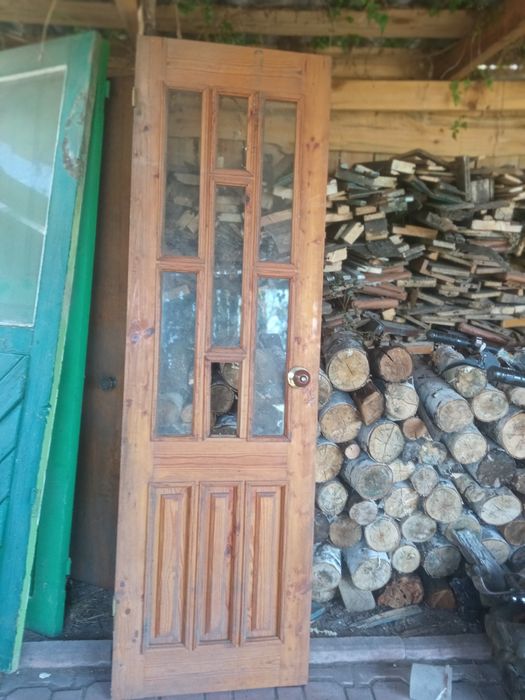Двері дерев'яні б.у в хорошому стані