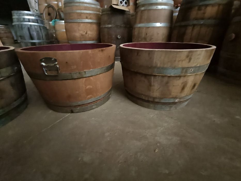 Vasos de barril ou banheira antigas
