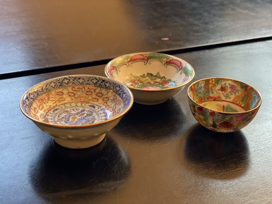 Conjunto de 3 pequenas tigelas decorativas em porcelana