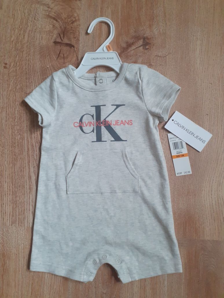"Calvin Klein", body z USA, 12 mies.