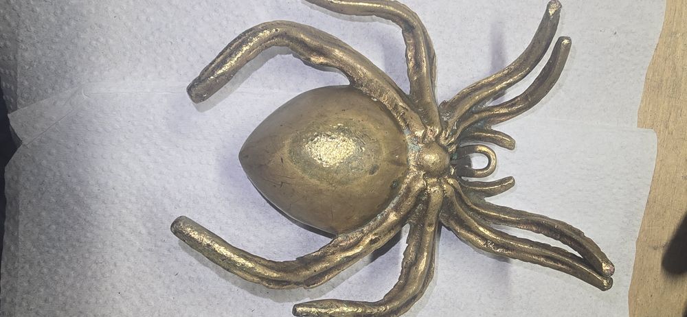 Figurka pająk z mosiądzu