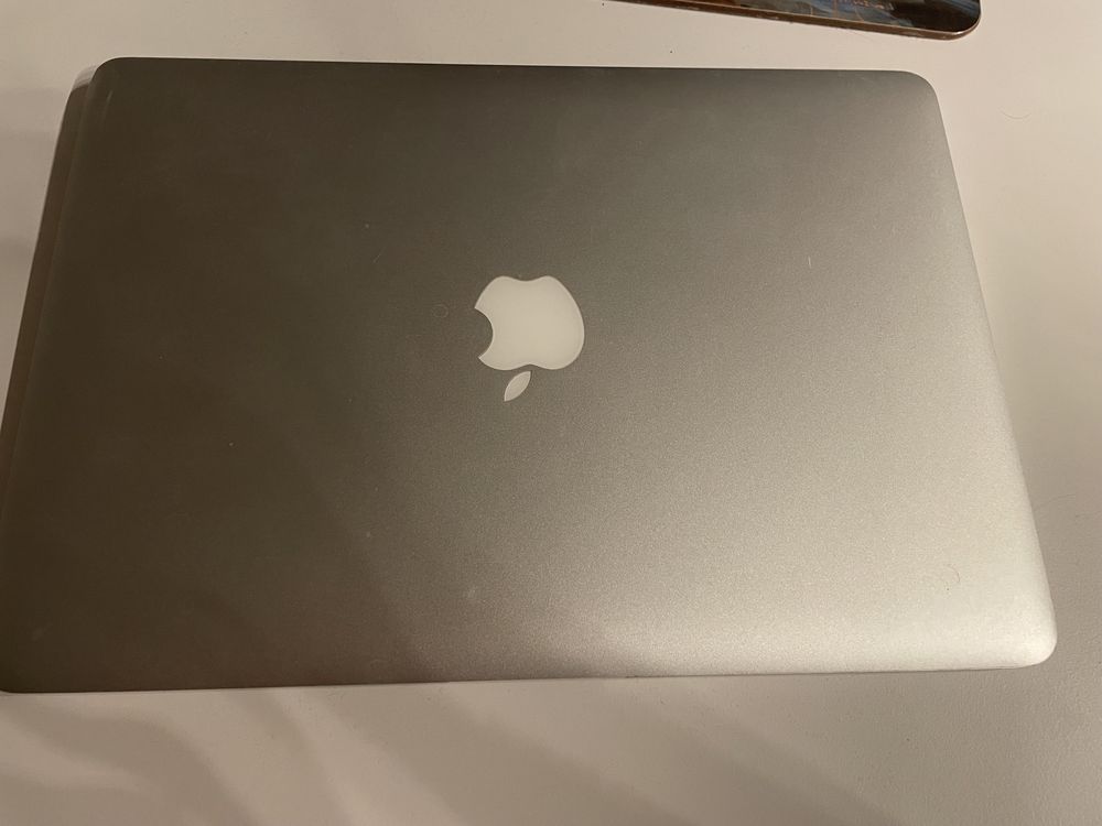 MacBook Air szary