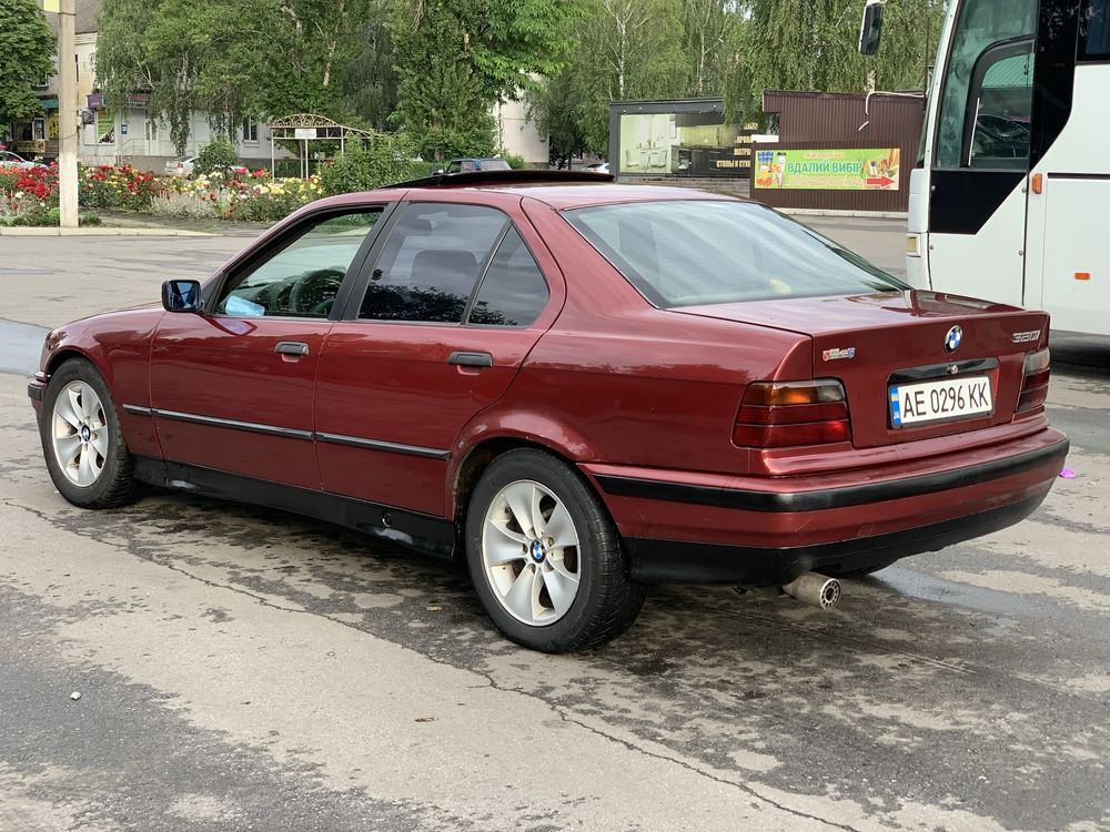 Продам БМВ Е36 красивую