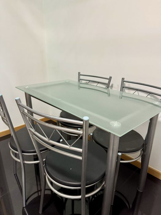 Conjunto mesa cozinha + 4 cadeiras