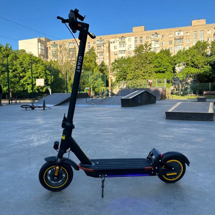 Eлектросамокат Giant T6 Turbo, стан нового.