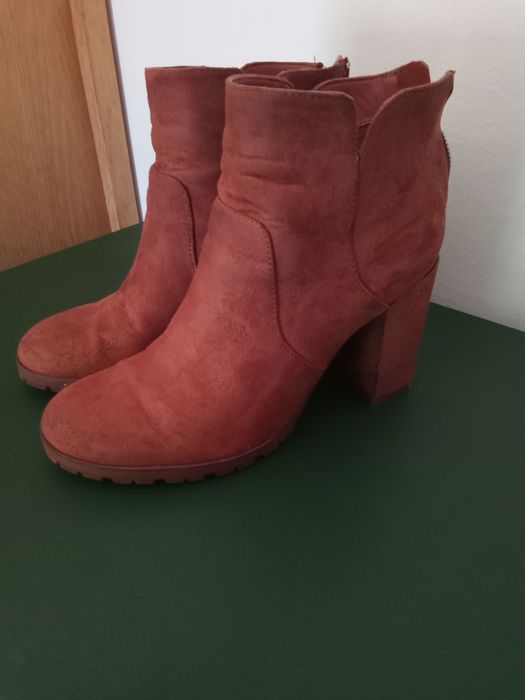 Botins salto castanho