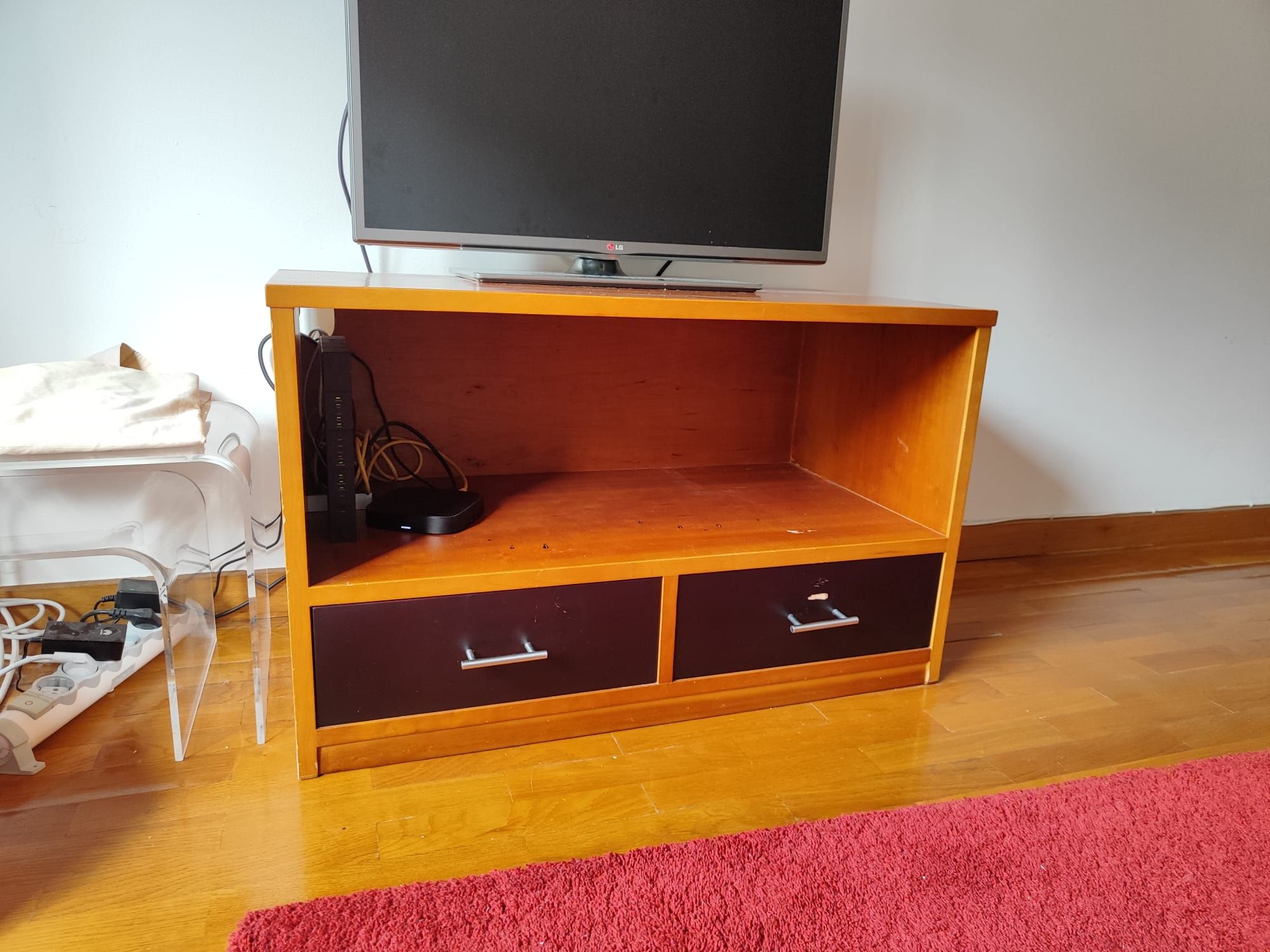 Mesa de jantar extensível e cadeiras em pinho