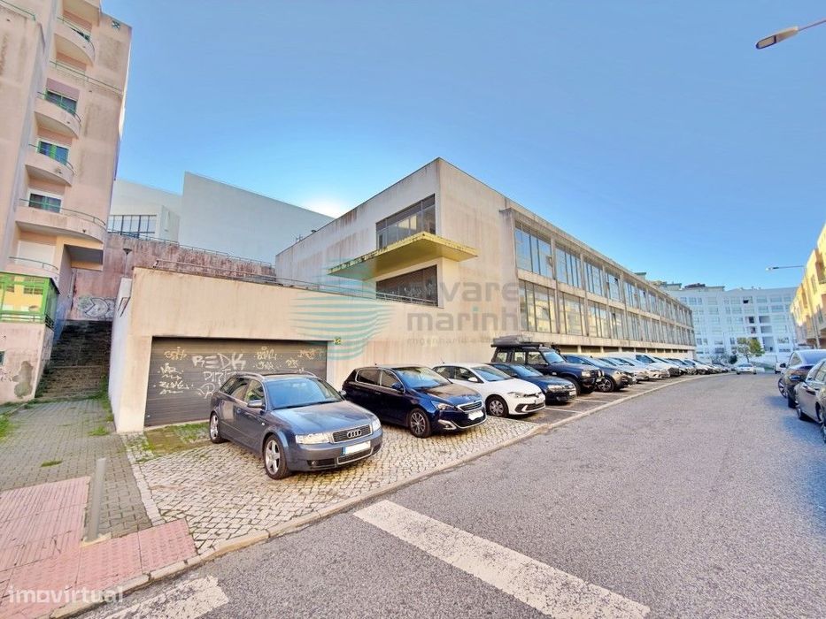 Edifício de Escritórios com logradouro e Parqueamento, Rinchoa