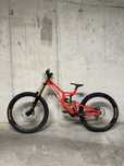 Santa Cruz V10 rozmiar M