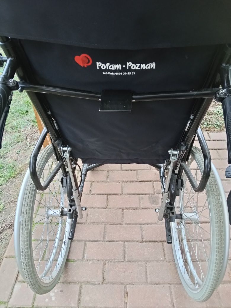 Duży wózek inwalidzki