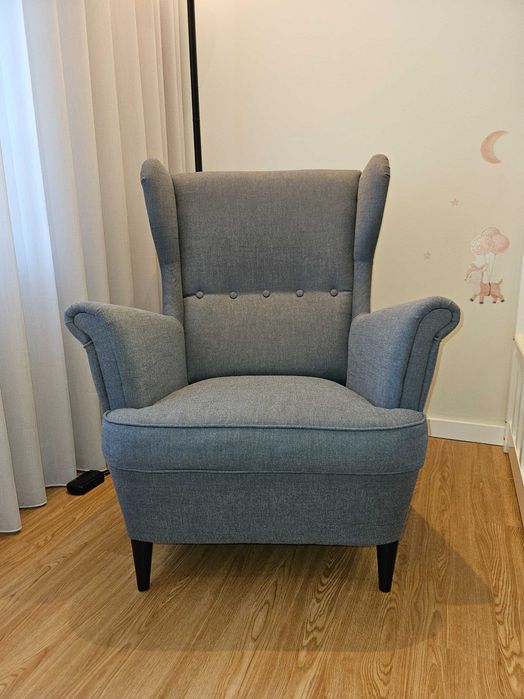 Poltrona STRANDMON IKEA cinza - "NOVO"