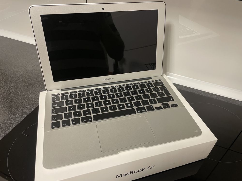 Idealny MacBook Air 11.6” 4/128 GB w PERFEKCYJNYM stanie!