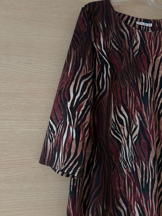 Elegancka sukienka do pracy rozm 50 bordowo beżowa