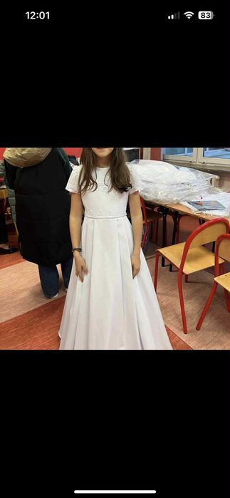 Sukienka komunijna w zestawie: bolerko, torebka i wianek, stan idealny