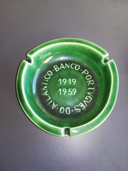 Cinzeiros de bancos comerciais