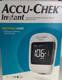 Accu-Chek Instant glukometr