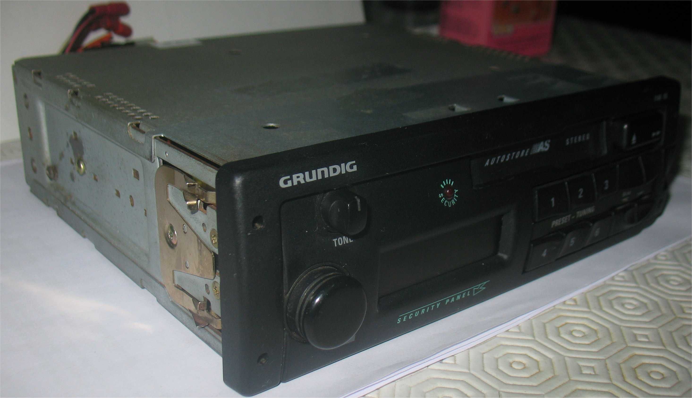 Auto-Rádio Grundig Autostore 1100 VD