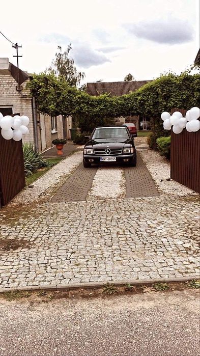 Mercedes SEC500 z aktywnym wydechem