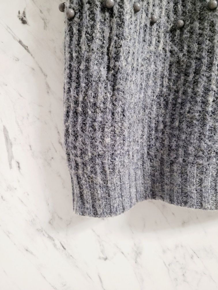 Sweter z aplikacją z koralików perły wełna